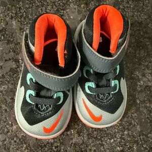 Nike Baby High Top Sneakers Sz 4 Like New